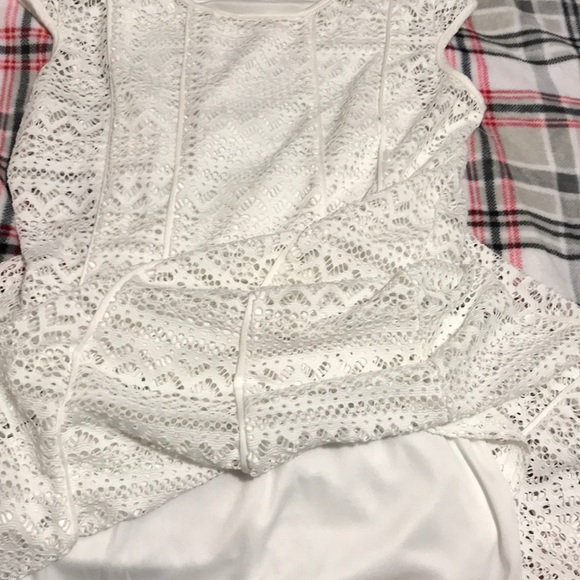 Laced, white, flowy dress - Picture 4 of 4